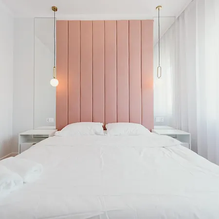 3 Bedrooms Premium Bella Rosa For 8 Guests With Ac And Underground Parking Rzeszów Eksteriør bilde