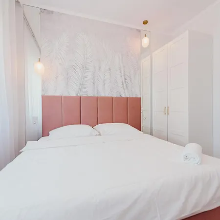3 Bedrooms Premium Bella Rosa For 8 Guests With Ac And Underground Parking Rzeszów Eksteriør bilde