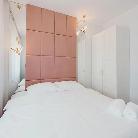 3 Bedrooms Premium Bella Rosa For 8 Guests With Ac And Underground Parking Rzeszów Eksteriør bilde