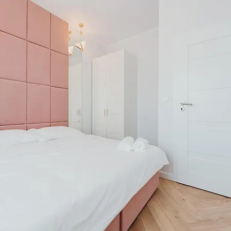 3 Bedrooms Premium Bella Rosa For 8 Guests With Ac And Underground Parking Rzeszów Eksteriør bilde