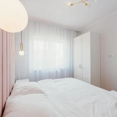 3 Bedrooms Premium Bella Rosa For 8 Guests With Ac And Underground Parking Rzeszów Eksteriør bilde