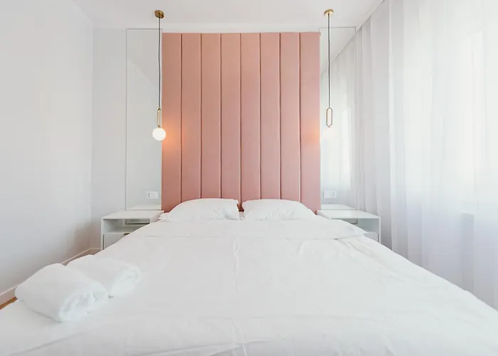 3 Bedrooms Premium Bella Rosa For 8 Guests With Ac And Underground Parking