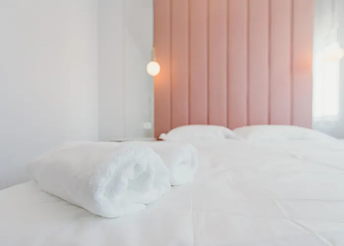 3 Bedrooms Premium Bella Rosa For 8 Guests With Ac And Underground Parking