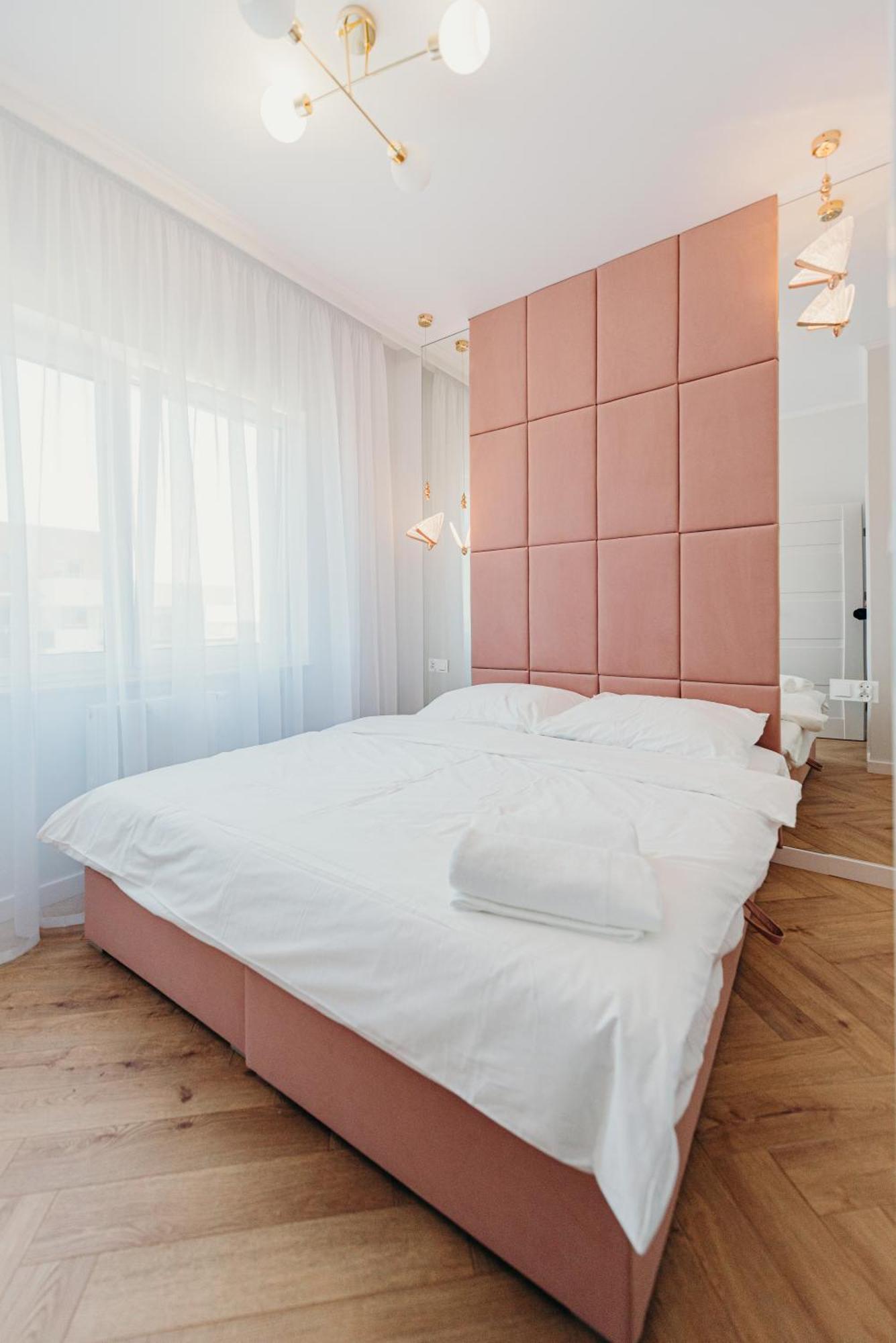 3 Bedrooms Premium Bella Rosa For 8 Guests With Ac And Underground Parking Apartment *
