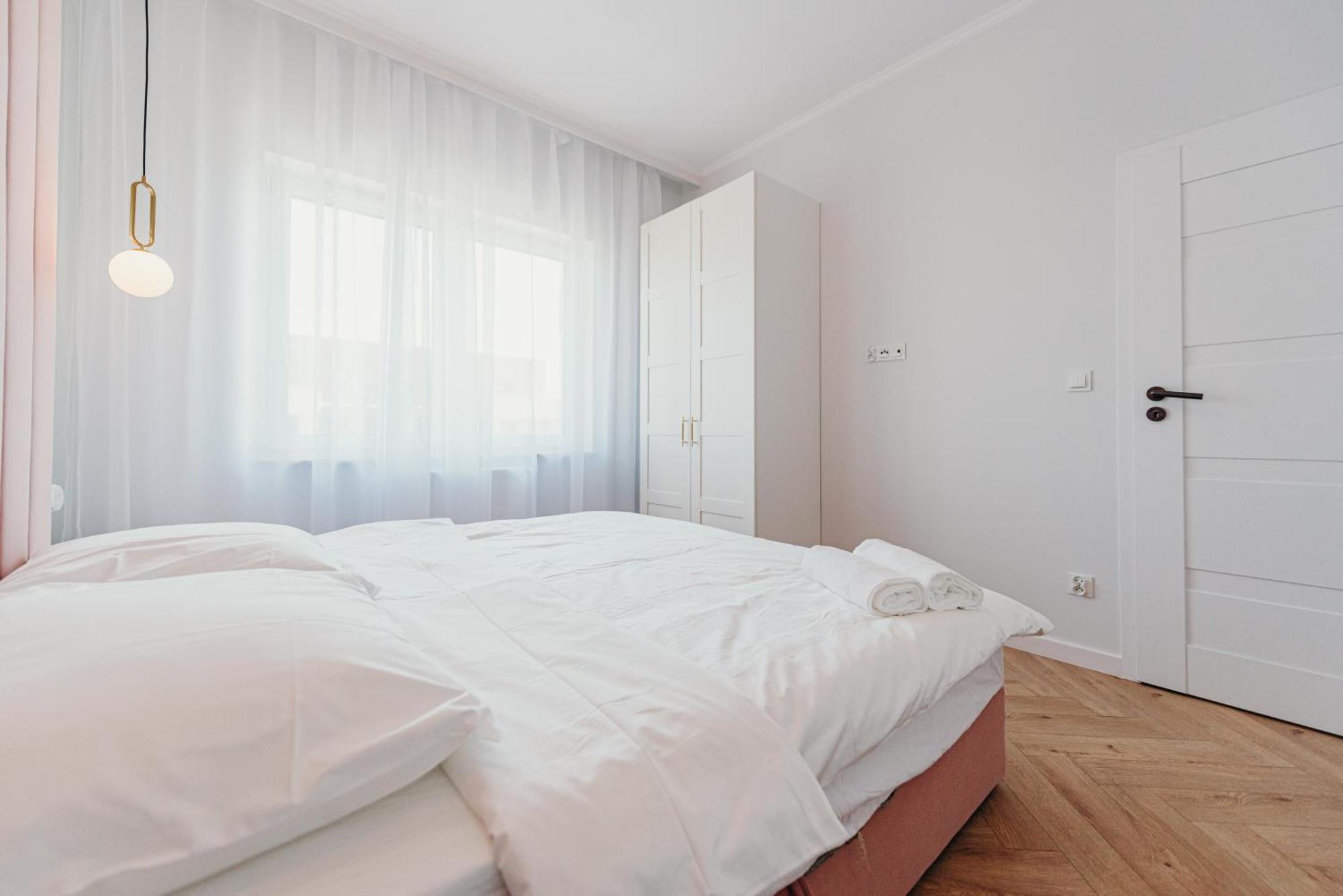 3 Bedrooms Premium Bella Rosa For 8 Guests With Ac And Underground Parking