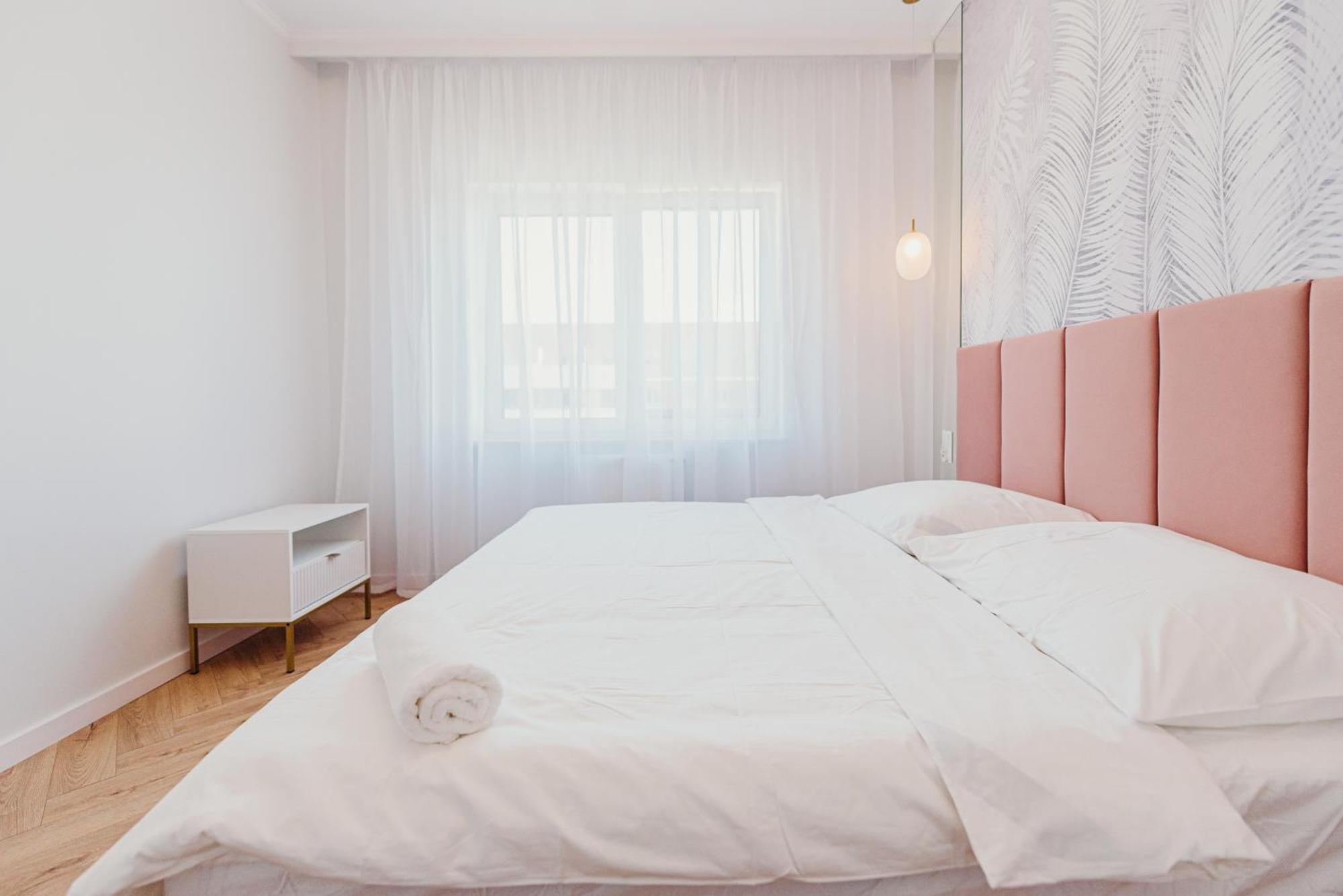 Apartment 3 Bedrooms Premium Bella Rosa For 8 Guests With Ac And Underground Parking Rzeszow